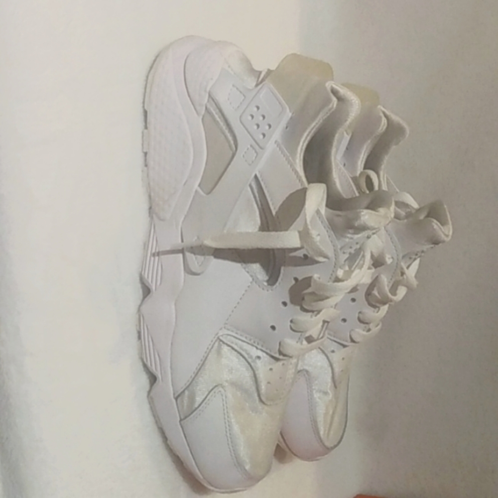 Men's Nike Air huarache ,white, platinum, size 9